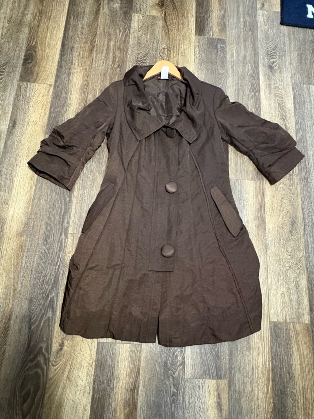 DESIGN TODAY'S Brown Taffeta Semi-Fitted Knee Length Jacket Small - Picture 6 of 12